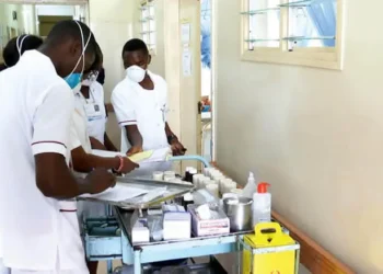 Enfermeiros denunciam intimidações com transferências compulsivas e cortes salariais