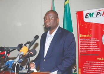 Razaque Manhique exige melhor gestão das receitas da Empresa Municipal de Transporte Público de Maputo