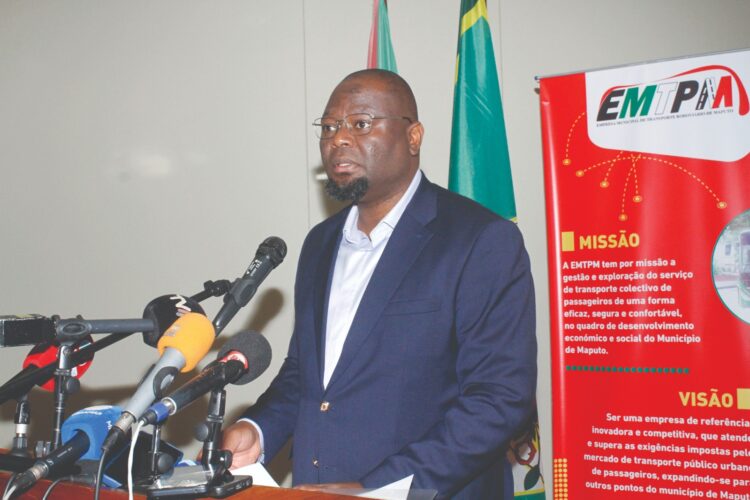 Razaque Manhique exige melhor gestão das receitas da Empresa Municipal de Transporte Público de Maputo