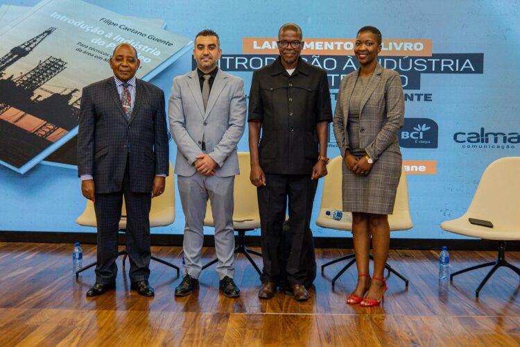Filipe Caetano Guente lançou o livro “Introdução à Indústria do Petróleo” com perspectivas para o sector em Moçambique