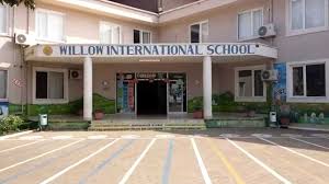 Raptado “dono” da Willow International School