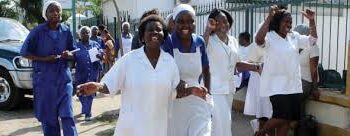 Enfermeiros anunciam prorrogação da greve por mais trinta dias