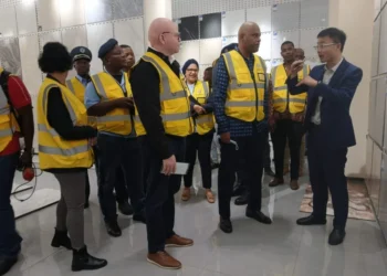 Secretário de Estado do Comércio anuncia tarifas de 20% e outra sobretaxa de 20% na importação de tijoleiras