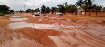 Governador constrói discursos e estradas continuam por fazer