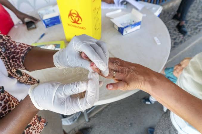 Empresa indiana acusada de vender testes falsos de malária, HIV e sífilis