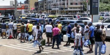 Chegaram 3.6 milhões de litros de combustível, mas a população continua a enfrentar filas e escassez